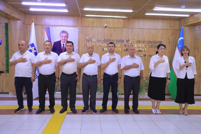 Ish kuni Davlat madhiyasini birgalikda ijro etish bilan boshlandi