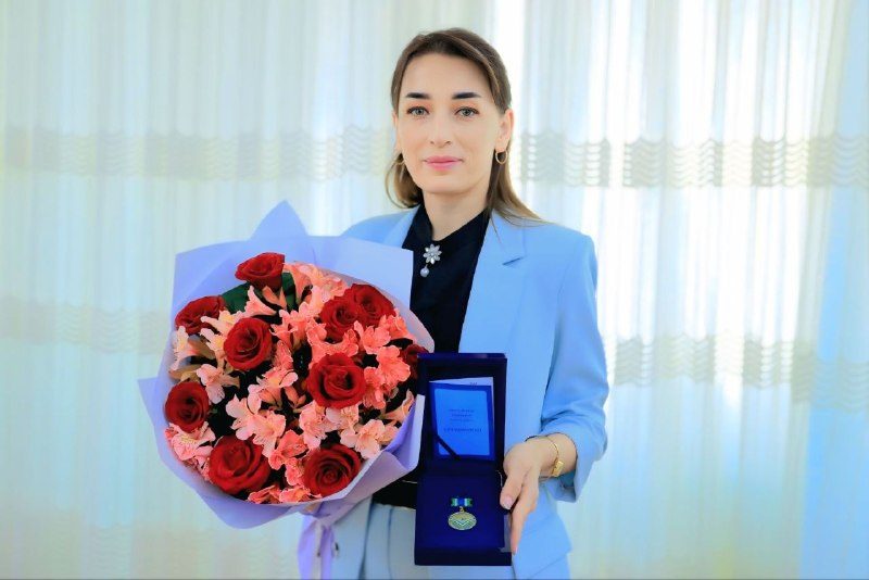 Buxoro davlat pedagogika instituti professori "Ma'naviyat fidoyisi" ko'krak nishoni bilan taqdirlandi