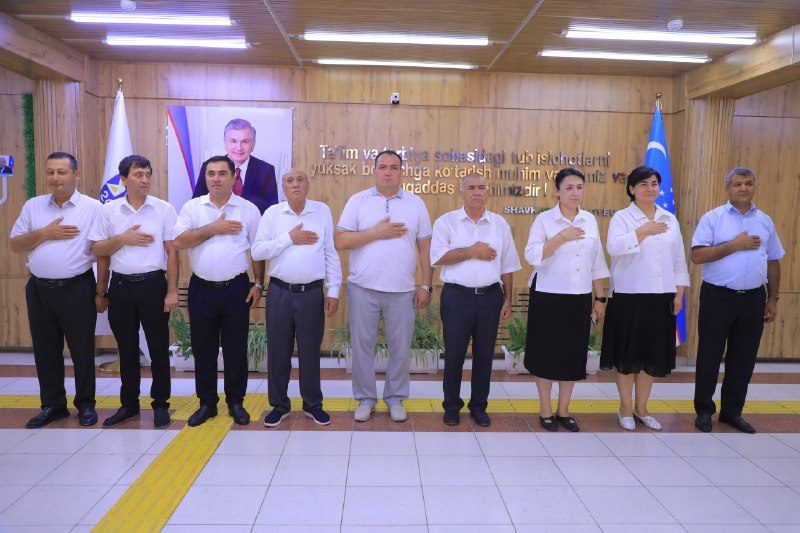 Ish kuni Davlat madhiyasini birgalikda ijro etish bilan boshlandi