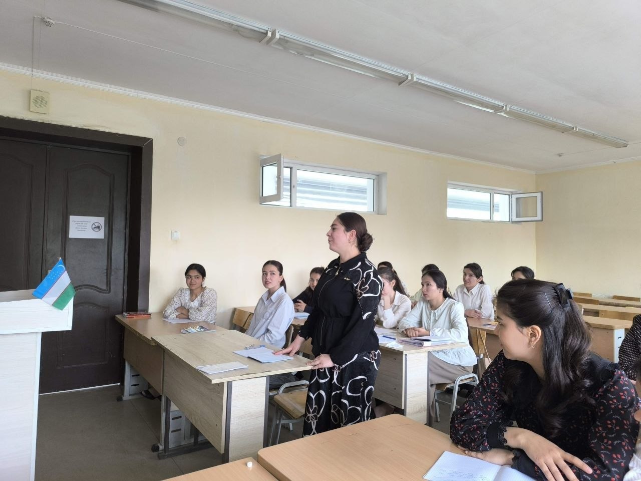 Buxoro davlat pedagogika instituti Tillar fakulteti tyutorlari G.F. Umarova hamda Z.Z. Raximova va institut psixologi Sh. Zuhurova hamkorlikda talaba-yoshlar uchun dolzarb mavzuda davra suhbati tashki