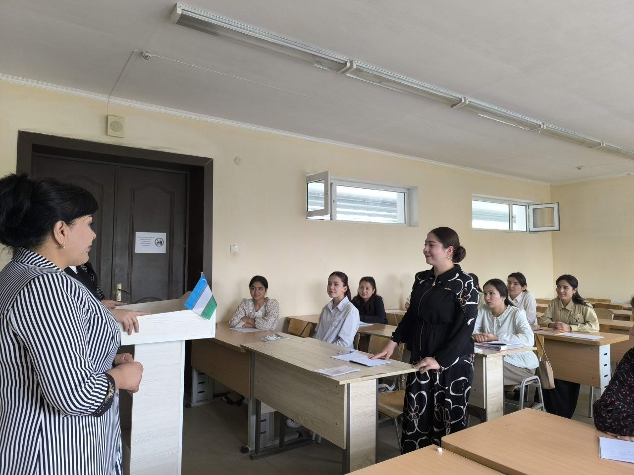 Buxoro davlat pedagogika instituti Tillar fakulteti tyutorlari G.F. Umarova hamda Z.Z. Raximova va institut psixologi Sh. Zuhurova hamkorlikda talaba-yoshlar uchun dolzarb mavzuda davra suhbati tashki