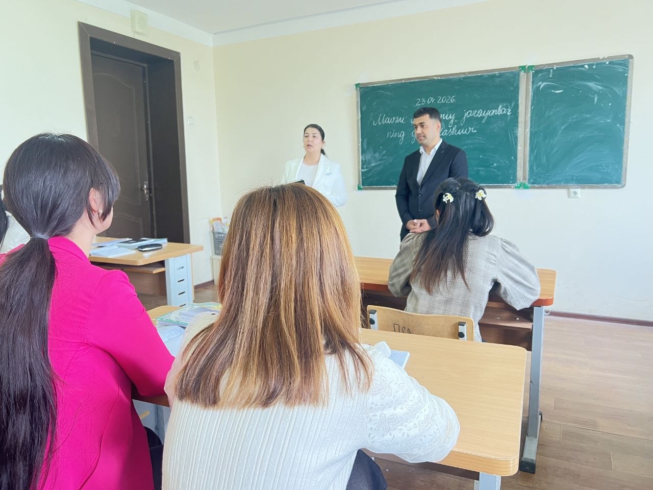 Buxoro davlat pedagogika instituti Pedagogika va ijtimoiy fanlar fakulteti tyutori M.O.Olimovga biriktirilgan guruhlarda institut psixologi Sh.B.Zuhurova tomonidan psixologik trening mashg‘uloti tashk