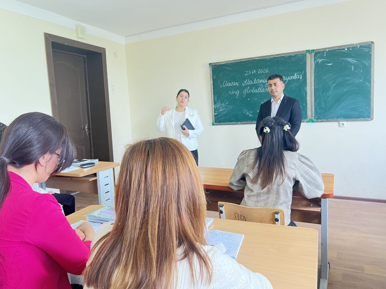 Buxoro davlat pedagogika instituti Pedagogika va ijtimoiy fanlar fakulteti tyutori M.O.Olimovga biriktirilgan guruhlarda institut psixologi Sh.B.Zuhurova tomonidan psixologik trening mashg‘uloti tashk