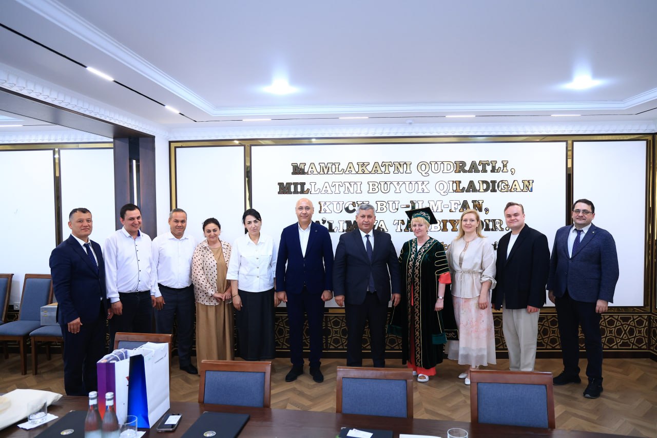 Tashrif doirasida Ural federal universiteti vakillari, E.E.Simanyuk boshchiligidagi delegatsiya Buxoro davlat pedagogika instituti rektori Bahodir Ma’murov bilan uchrashdi.