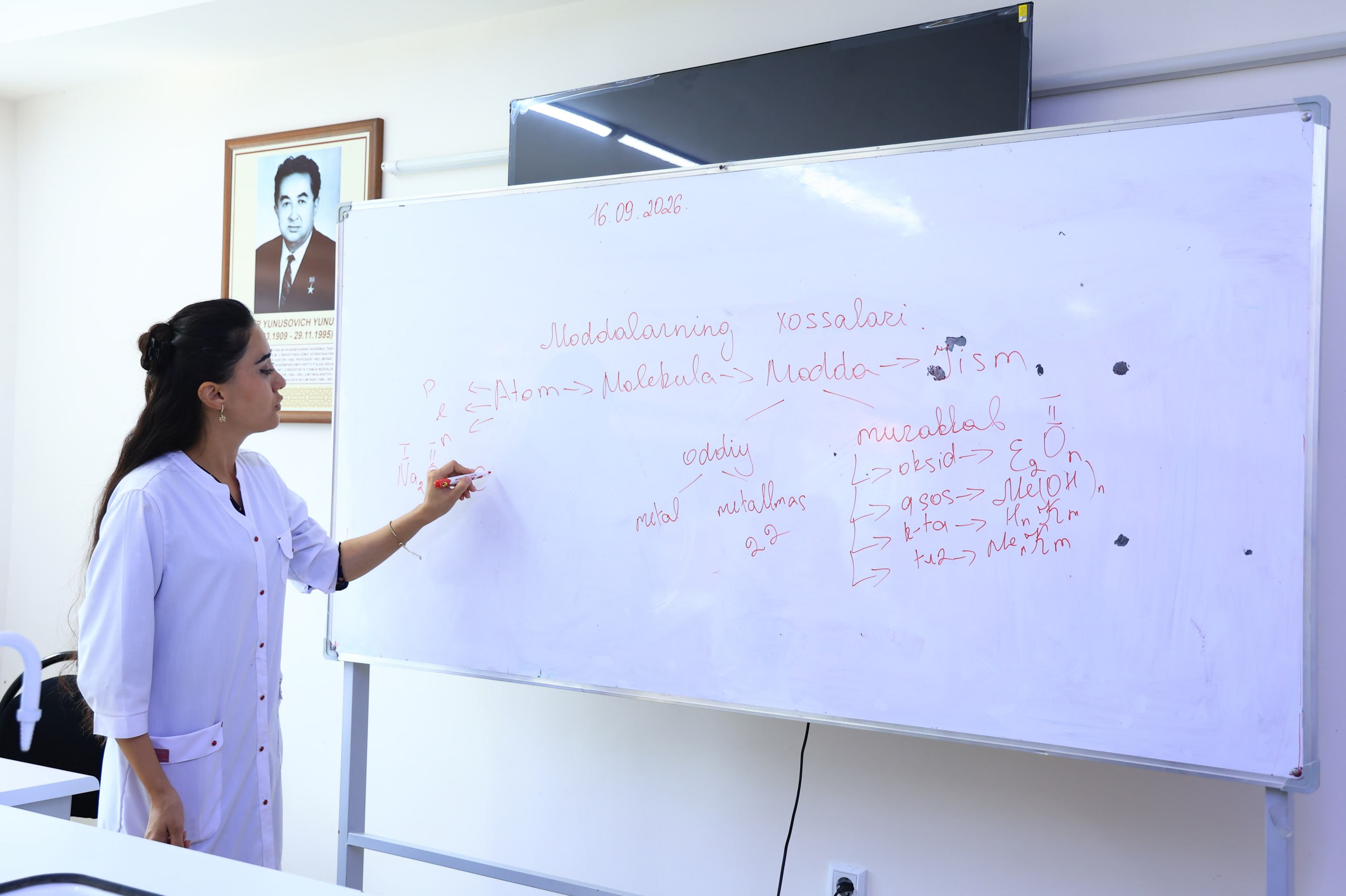 Tabiiy fanlar yo‘nalishi talabalarining dars jarayonidan fotolavhalar