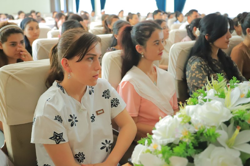🎓 Организован открытый диалог с выпускной молодёжью