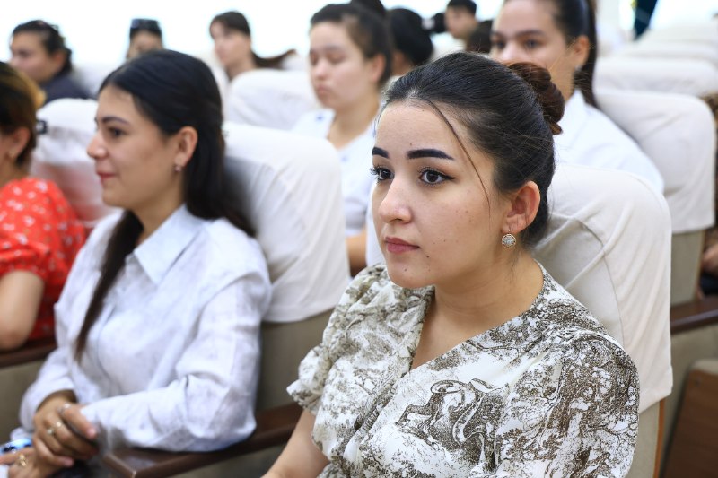 Bitiruvchi talabalar bilan ochiq muloqot o'tkazildi