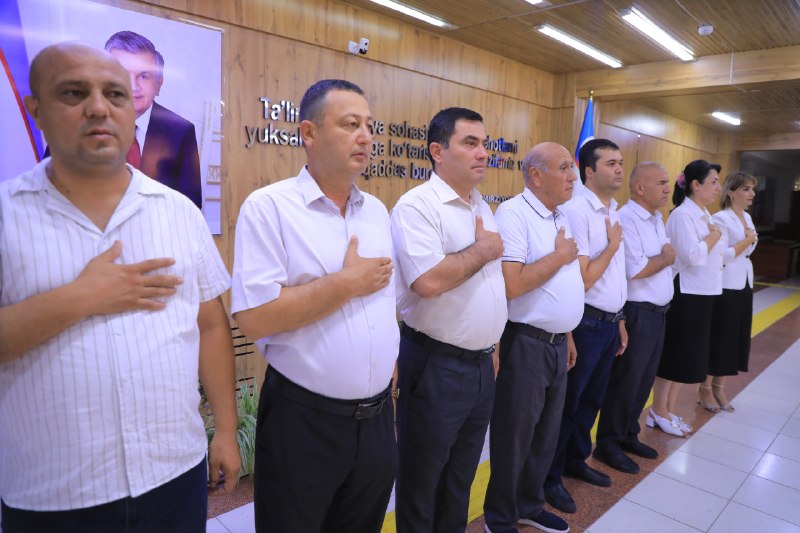 Ish kuni Davlat madhiyasini birgalikda ijro etish bilan boshlandi