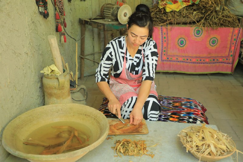 Milliy san'at sirlari sari yana bir qadam — yozgi maktabning ikkinchi haftasi boshlandi