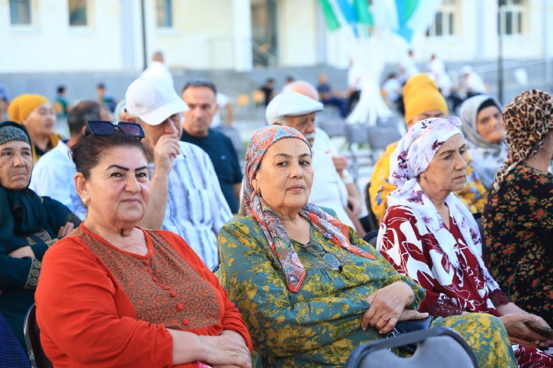 YOSHLAR TASHABBUSLARI E'TIBOR MARKAZIDA