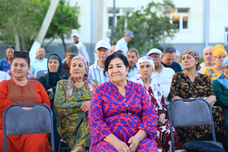 YOSHLAR TASHABBUSLARI E'TIBOR MARKAZIDA